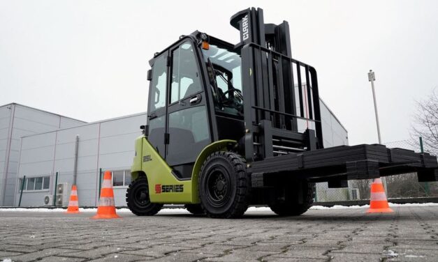 Solider Arbeiter mit USP´s − der Clark S25L stellt sich dem Praxistest