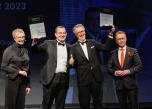 Wurden mit dem Award Logistics Leader of the Year ausgezeichnet: Axel Frey (Mitte links) und Harry Seifert (Mitte rechts)